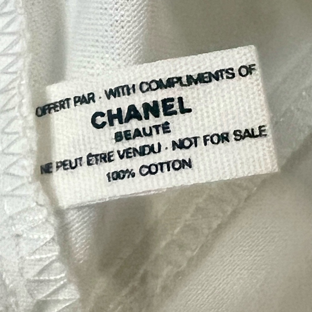 CHANEL Cotton Drawstring Bag and CHANEL Notecard - Picture 3 of 8